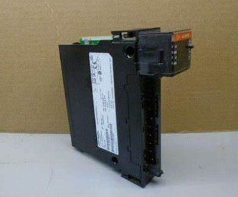 1756-OA16 Allen Bradley ControlLogix 16-punktowy moduł D/O 120-140 Volt AC