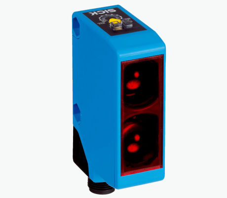 Kompaktowy czujnik fotoelektryczny SICK W250-2P2431 z widocznym czerwonym światłem i numerem części 6044699