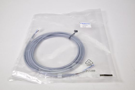 Kabel łączący Festo NEBS-L1G4-K-2.5-LE4 z posiadaczem etykiety
