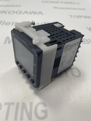 Omron E5CC-QX2A M-800 Panel Mount PID Temperature Controller z 16 cyfrowymi wyjściami 0,4 kg