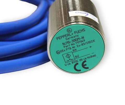 Czujnik indukcyjny P&F NJ10-30GM-N, prąd 0 ... 20 mA i częstotliwość przełączania 0 ... 200 Hz do zastosowań przemysłowych