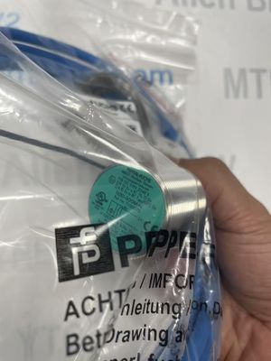 Czujnik indukcyjny P&F NJ10-30GM-N, prąd 0 ... 20 mA i częstotliwość przełączania 0 ... 200 Hz do zastosowań przemysłowych