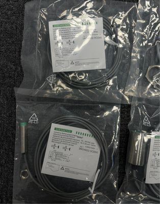 Siemens 3RG4014-0CD00 Przełącznik indukcyjny z IP66/67 ochroną przed przenikaniem i maksymalnym zakresem pomiaru 1300 mbar 522 inH2O