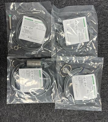 Siemens 3RG4014-0CD00 Przełącznik indukcyjny z IP66/67 ochroną przed przenikaniem i maksymalnym zakresem pomiaru 1300 mbar 522 inH2O