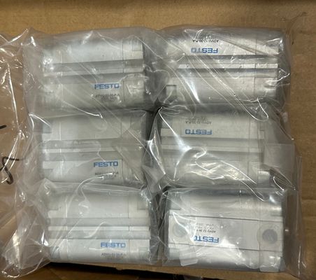 Kompaktowy siłownik Festo ADVU-32-30-P-A