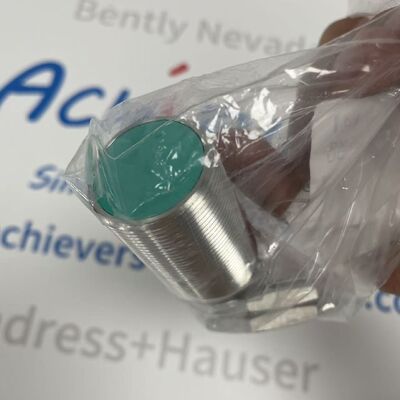 Indukcyjny czujnik zbliżeniowy Pepperl+Fuchs NBB10-30GM50-E2-V1