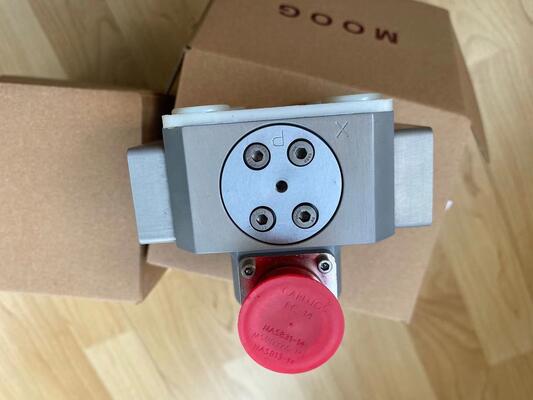 MOOG J761-003 Elektro-hydrauliczny zawór serwowy