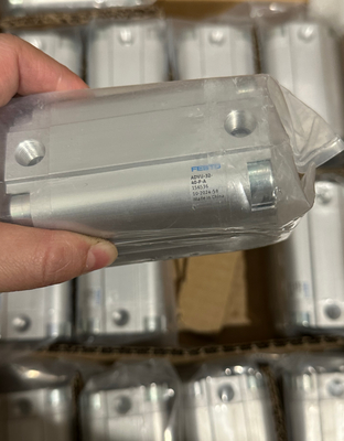 Kompaktowy siłownik Festo ADVU-32-40-P-A